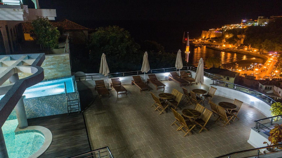 Others 2, Apartments Croma