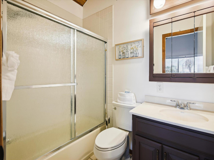Bathroom 4, Tranquil Waters, Galveston