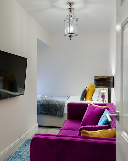 Others 4, Designer 1-bedroom in Kensington, London