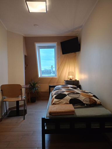 Bedroom 3, AE Berg, Strzelce