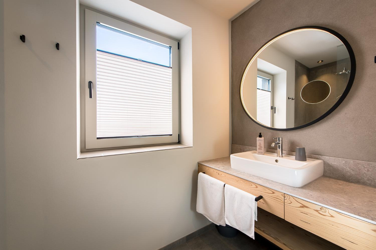 Bathroom 2, Hotel Sonnenheim, Bolzano