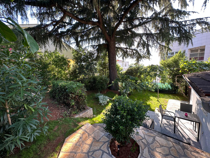 Garden, Lux Apartments in Downtown, Pula
