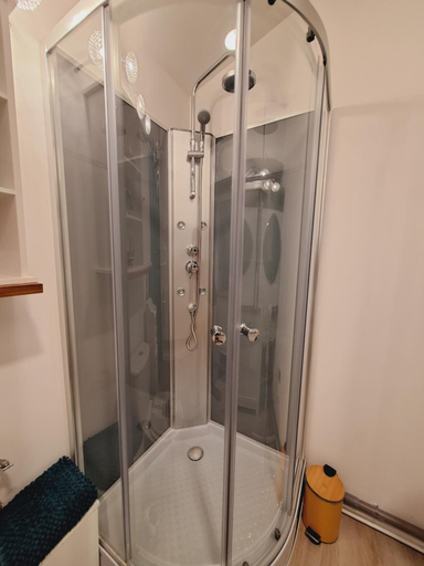 Bathroom 2, Joli studio 25m2 avec cuisine, Charente-Maritime