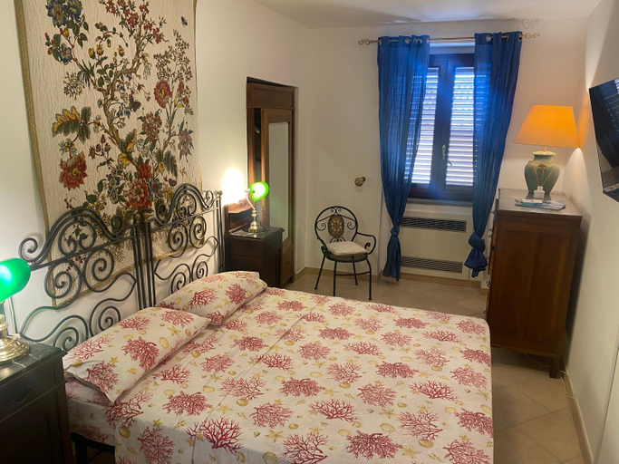 Others 4, Casa Antares, Salerno