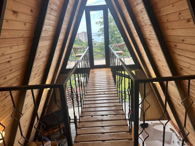Others 4, Cicek Bungalov, Pazar