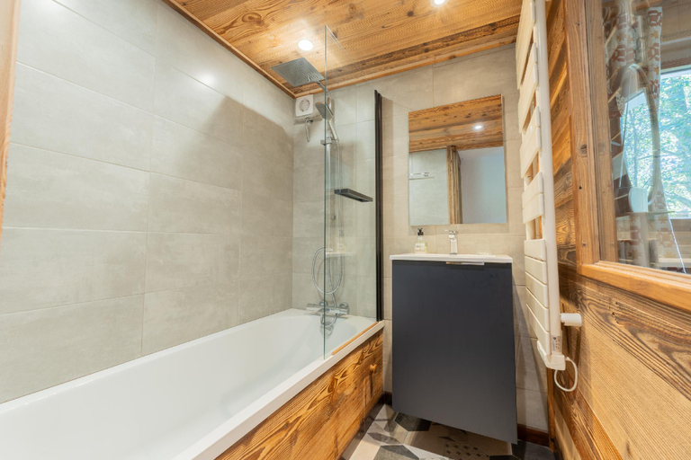 Bathroom, Appartement T4 familial à Chamonix, avec Parking et près des Grand Montets, Haute-Savoie