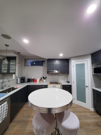 Others 5, Private Entrance 2 Bed 1 Bath, Division No. 11