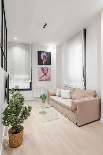 Others 5, Charming Almudena, Madrid