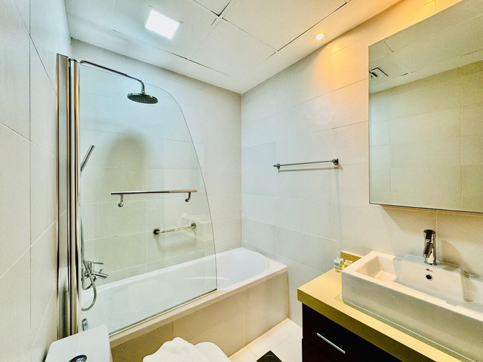 Bathroom 5, Stunning 1BR, Full Marina View, Orra Marina, Dubai