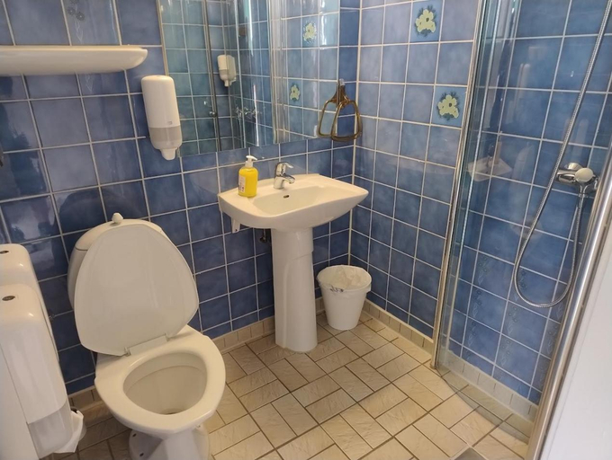 Bathroom 5, Holms Motel Larvik, Larvik