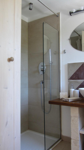 Bathroom, Casa della Scrittrice, Brindisi