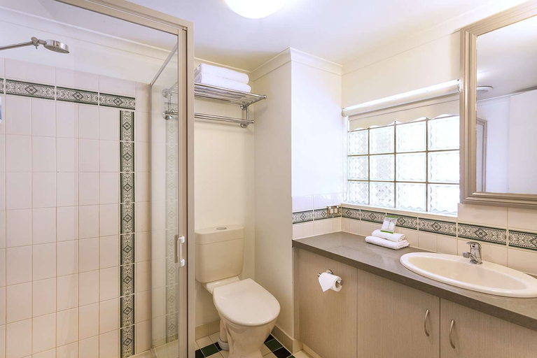 Bathroom 4, Best Western Olde Maritime Motor Inn, Warrnambool