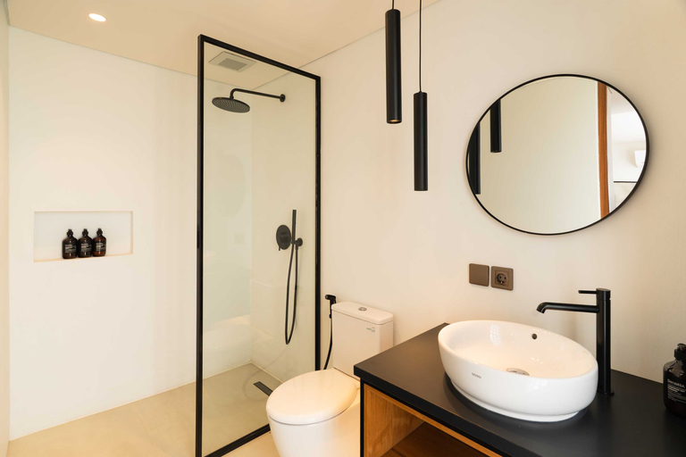 Bathroom 5, Makia Penthouse by Alfred in Bali, Badung