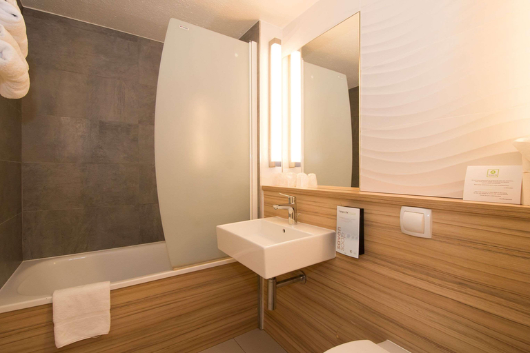 Bathroom 5, Hôtel Campanile Reims Ouest - Tinqueux, Marne