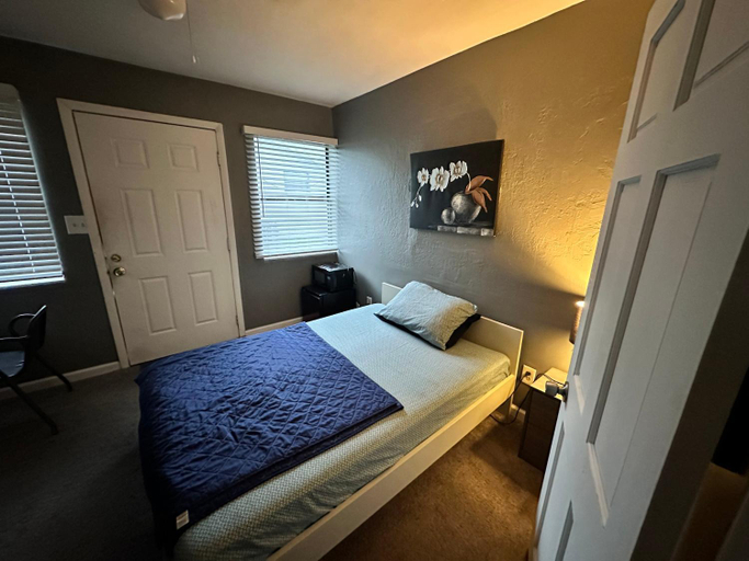 Bedroom, Downtown Private Deluxe Room, Orange