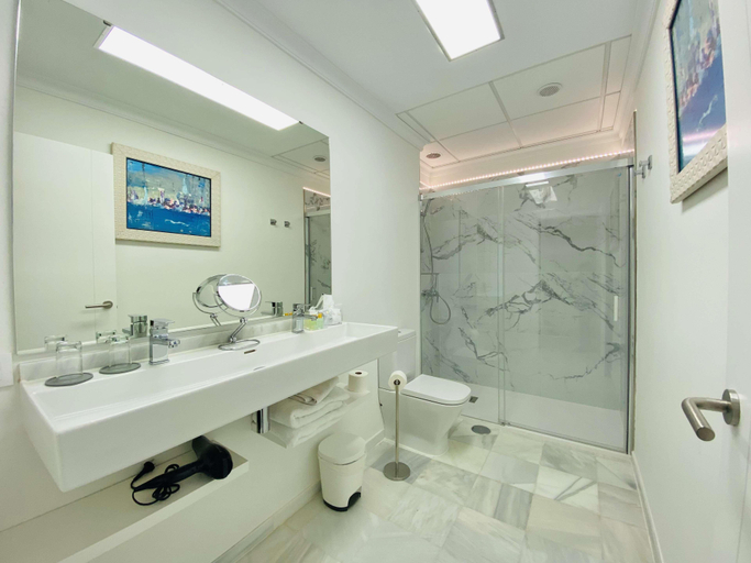 Bathroom 5, Hotel Boutique Las Cortes de Cádiz, Cádiz