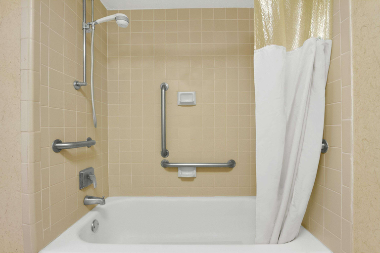 Bathroom 4, Super 8 by Wyndham Oxford, Calhoun
