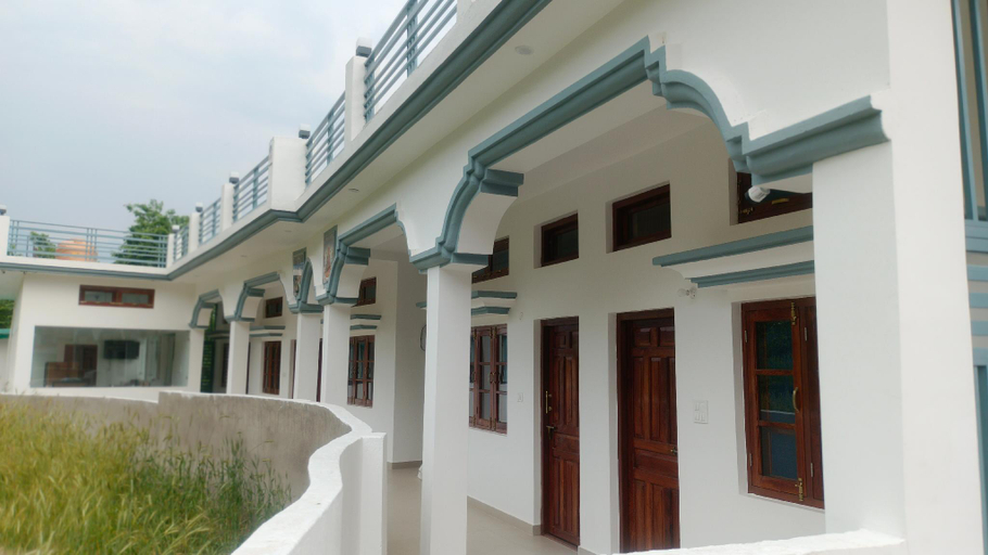 Exterior & Views