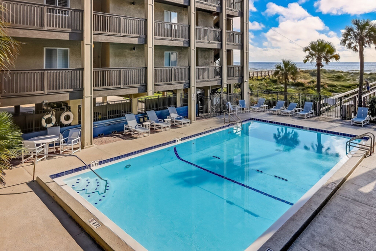 Sport & Beauty 5, Ocean View Condo Steps Away from Beach, Access to Salt Water Pool by RedAwning, Nassau