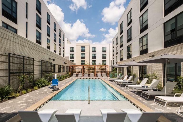 Sport & Beauty 3, Hampton Inn Austin East Side, Travis