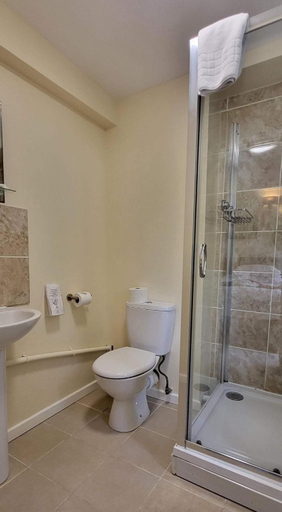 Bathroom 2, Plas Penaeldroch Manor, Conwy