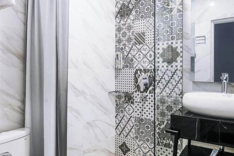 Bathroom 10