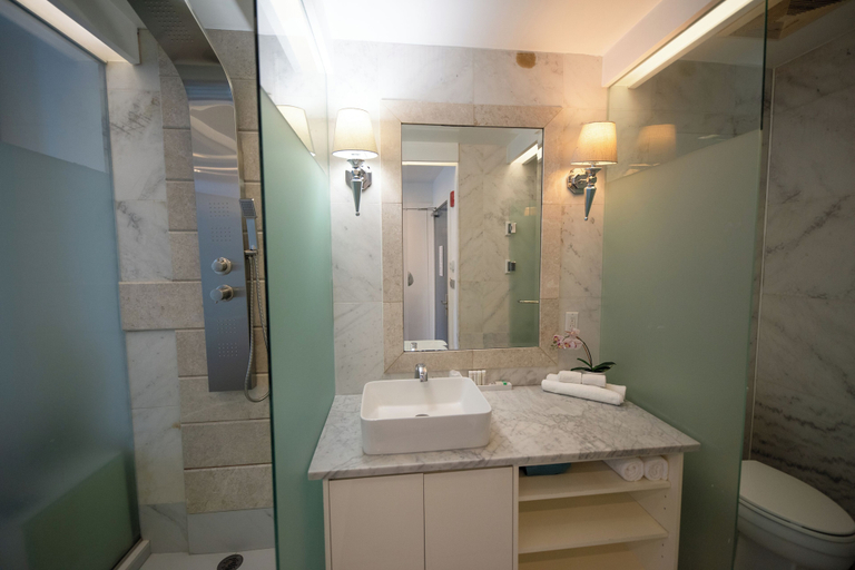 Bathroom 5, The One Boutique Hotel, New York