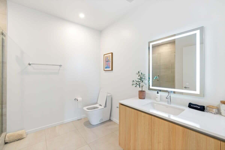 Bathroom 5, @ Marbella Lane - Grand 2BR w/ Beach & Ocean Views, Los Angeles
