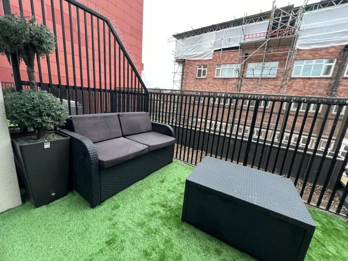 Others 4, Aldgate Apartments FT5, London
