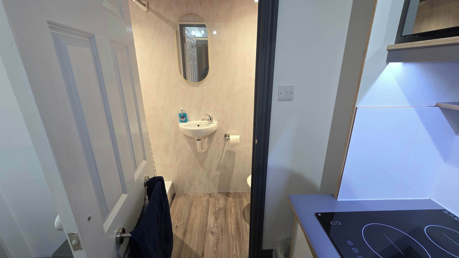 Bathroom, Lopez Home Crawley, West Sussex