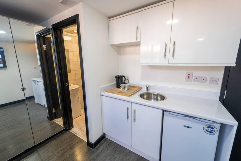 Others 3, Modern Cosy Studio Available, Birmingham