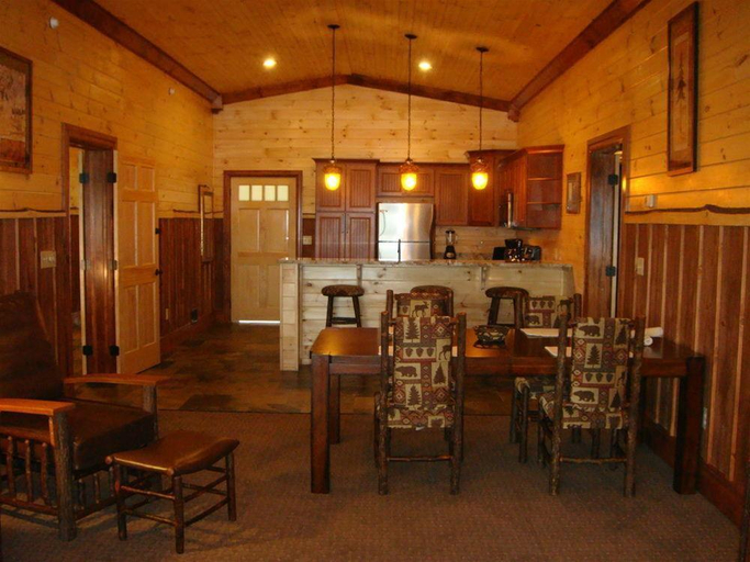 Food & Drinks 5, Lodges At Cresthaven, Warren