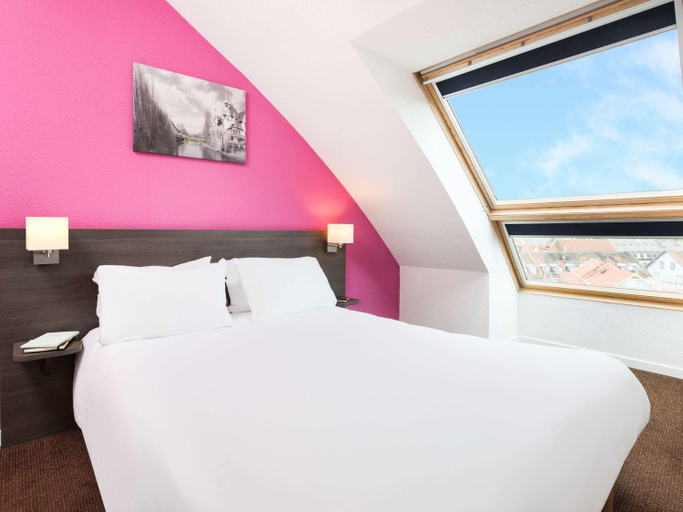 Bedroom 3, Aparthotel Adagio access Strasbourg Petite France, Bas-Rhin