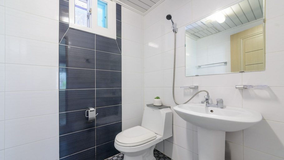 Bathroom 4, Gapyeong Ebenzer Pension, Gapyeong