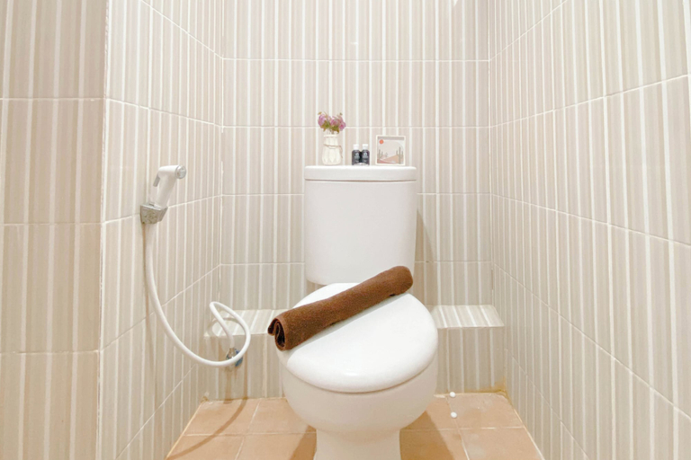Bathroom 3, Well Furnished Studio Apartment At Cinere Resort, Depok