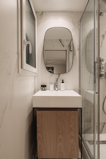 Bathroom 5, HIGHSTAY - Luxury Serviced Apartments - Louvre-Rivoli, Paris