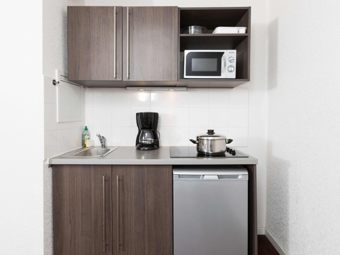 Bedroom 4, Aparthotel Adagio access Strasbourg Petite France, Bas-Rhin