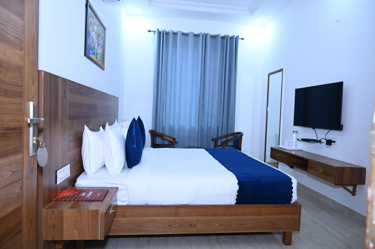 Others 4, HOTEL LE GRANDE, Sahibzada Ajit Singh Nagar