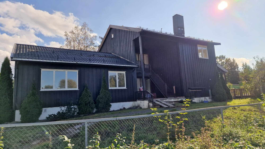 Exterior & Views