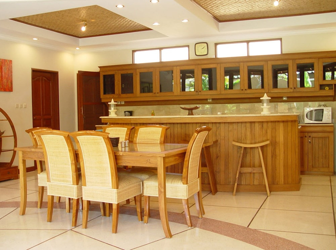 Food & Drinks 5, Emerald Villa, Denpasar