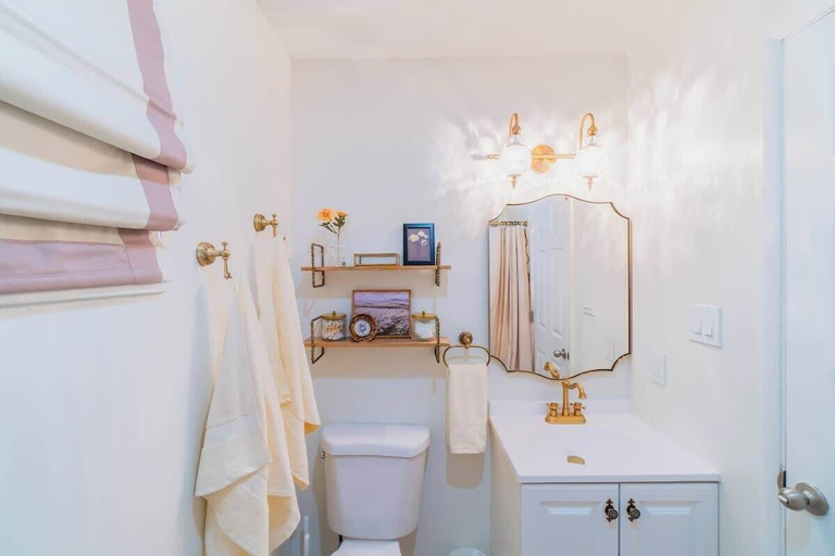 Bathroom 2, Emerald Escape - UNR & Pet Friendly, Washoe