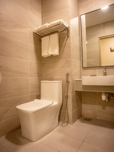 Bathroom 4, Eastwood Valley Golf & Country Club, Miri