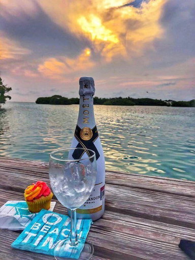 Food & Drinks 3, Tarpon Sands