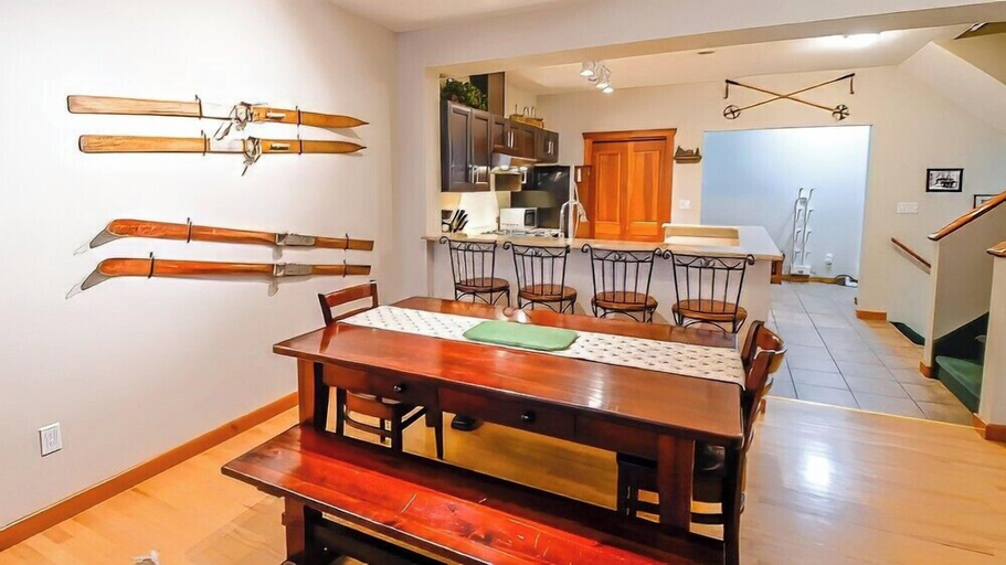 Food & Drinks, Polar Peak Lodges by Fernie Lodging CO, East Kootenay
