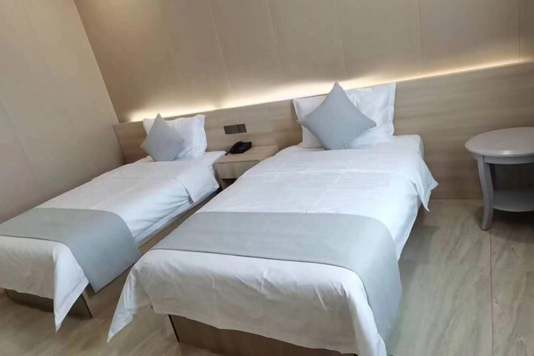 Bedroom 3, Holiday Inn, Bayin'gholin Mongol