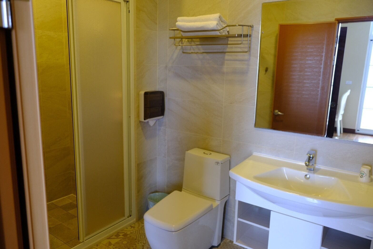 Bathroom 4, Loju Castle Inn, Pingtung