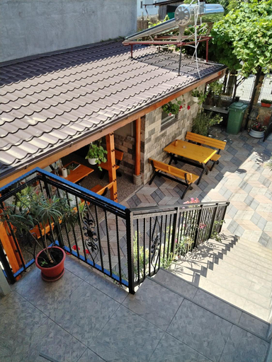 Others 4, Casa A&V, Limanu
