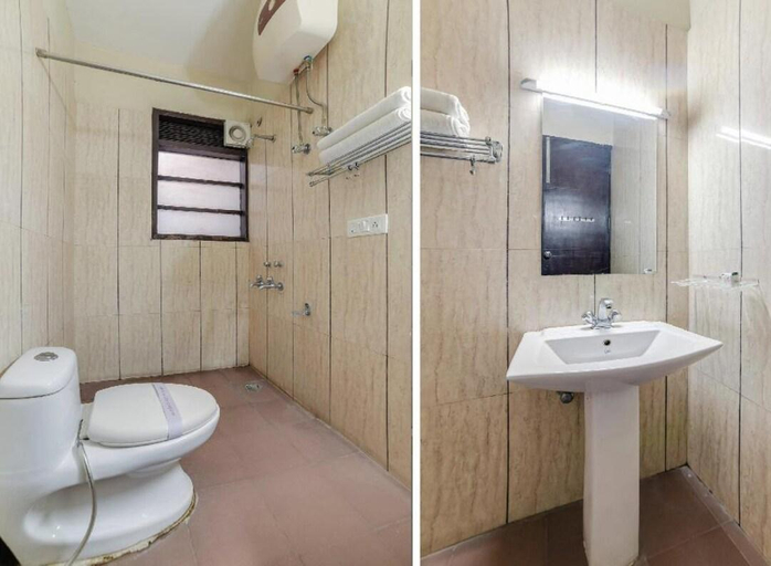 Bathroom 3, THE WIND CROSS HOTEL, Panchkula