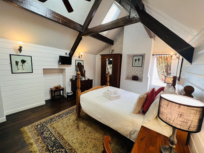 Bedroom 3, The Peak Hotel, Derbyshire