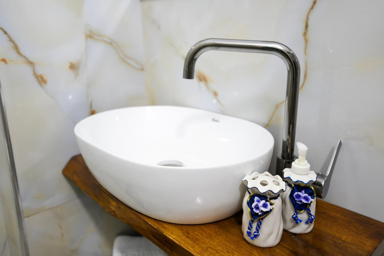 Bathroom 2, Vila Rivaaa, Beratit